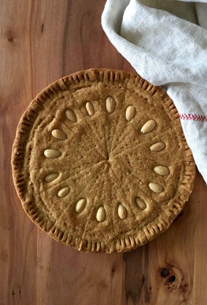 How to Bake Shortbread Petticoat Tails in a Pie Plate
