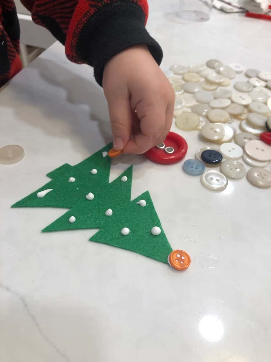 Dabs of glue on felt tree for buttons