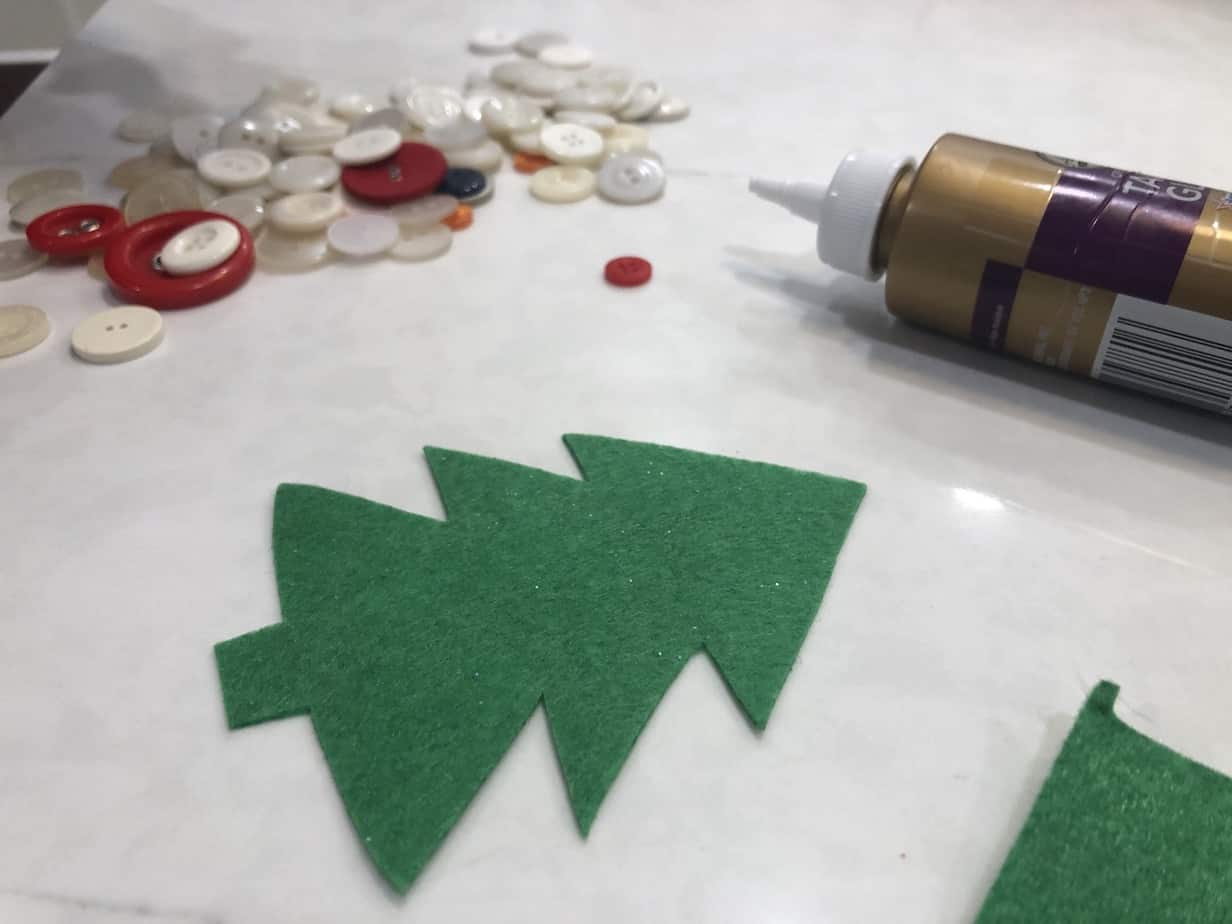 Felt christmas tree craft for toddlers