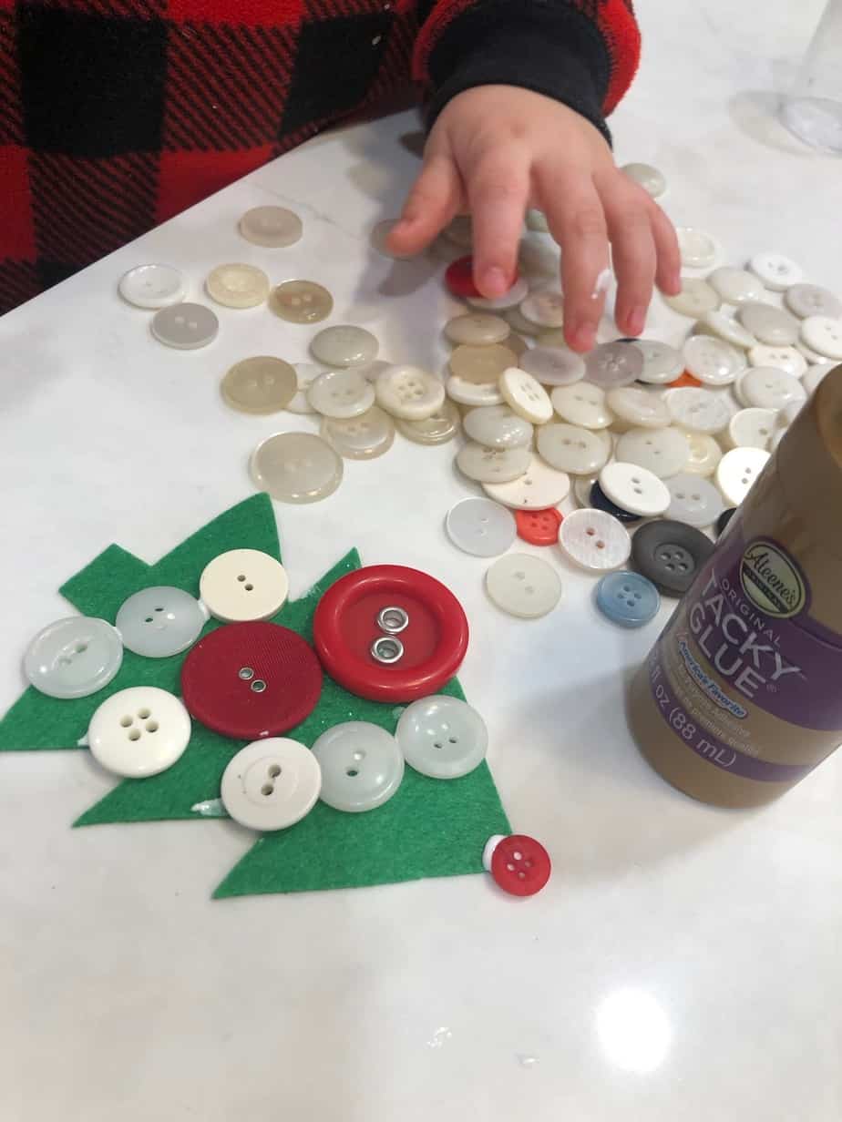 Preschool christmas craft - button tree