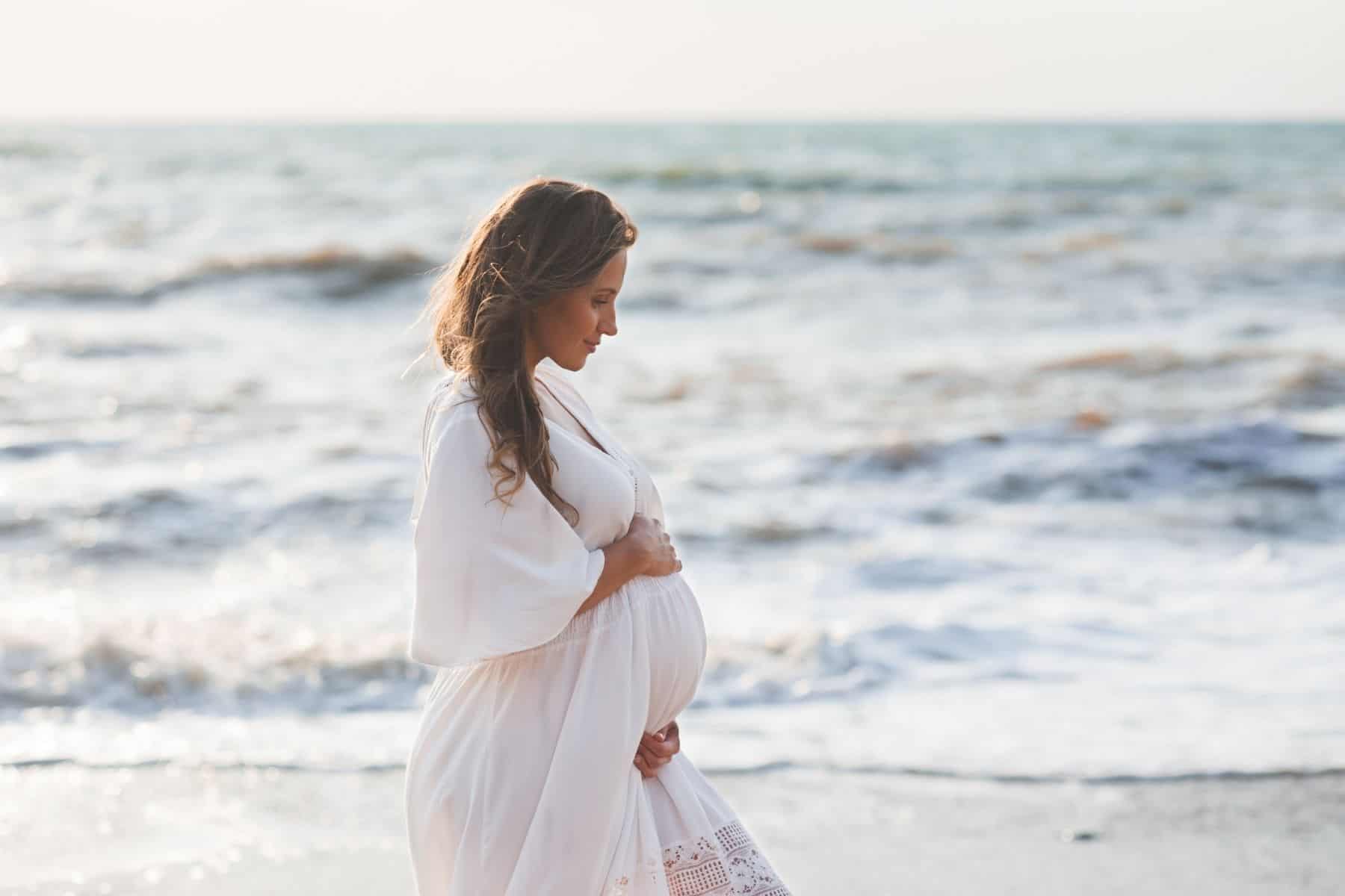 instagram beach maternity photoshoot