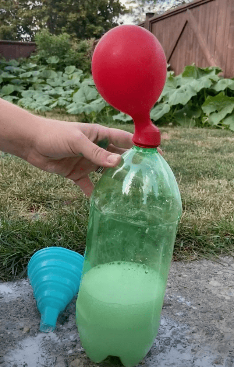 Self-inflating balloon on a 2l pop bottle